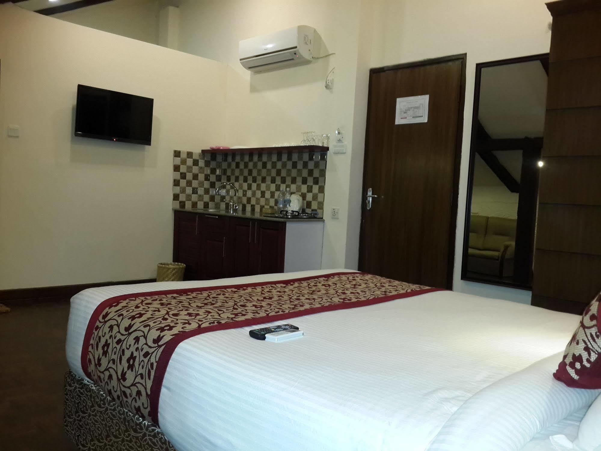 Hotel Heranya Kathmandu Bagian luar foto
