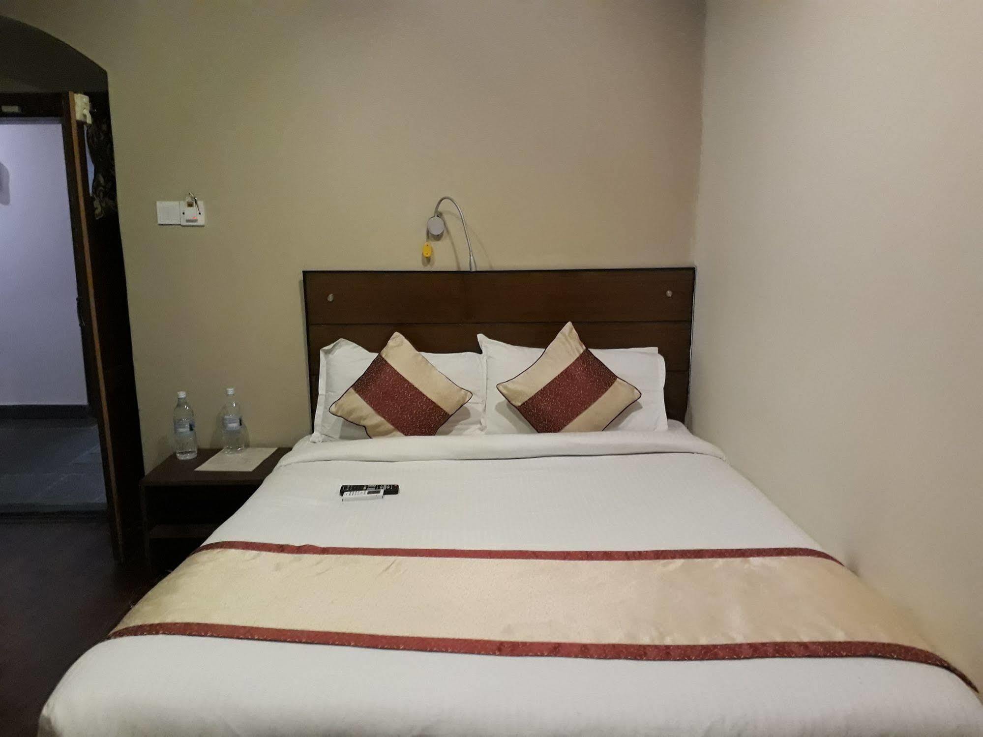 Hotel Heranya Kathmandu Bagian luar foto