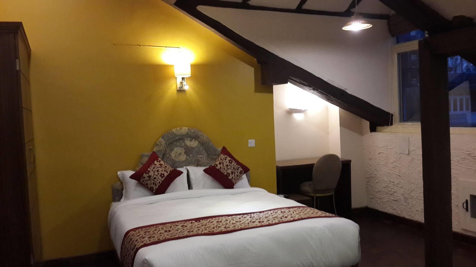 Hotel Heranya Kathmandu Bagian luar foto