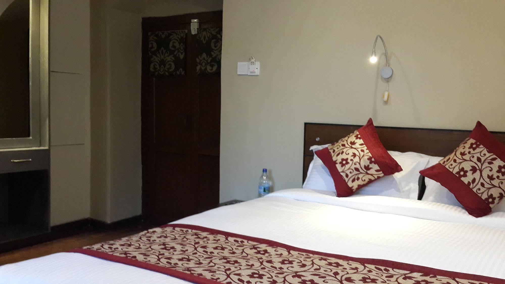 Hotel Heranya Kathmandu Bagian luar foto